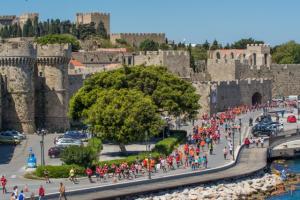 Γίνε και εσύ ένας… κολοσσός στη Ρόδο