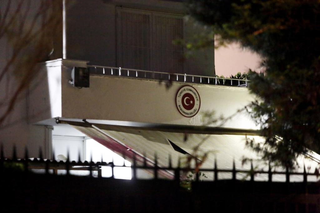Επίθεση «Ρουβίκωνα» στο τουρκικό προξενείο στην Αθήνα