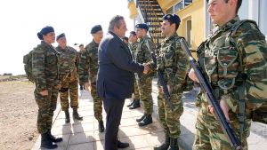 Γρήγορη λευτεριά στους έλληνες αξιωματικούς ευχήθηκε ο Καμμένος