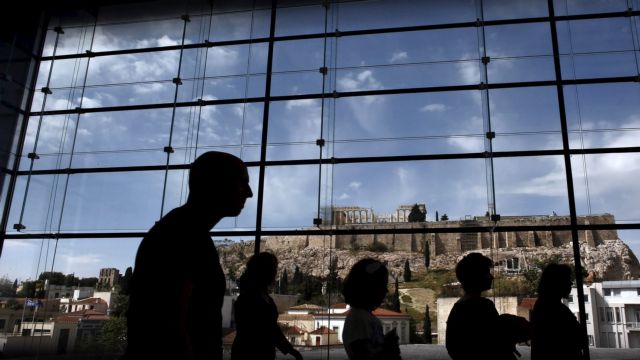 Οφειλές 2,5 δισ. ευρώ κάτω από το «πλεόνασμα» του ΕΦΚΑ