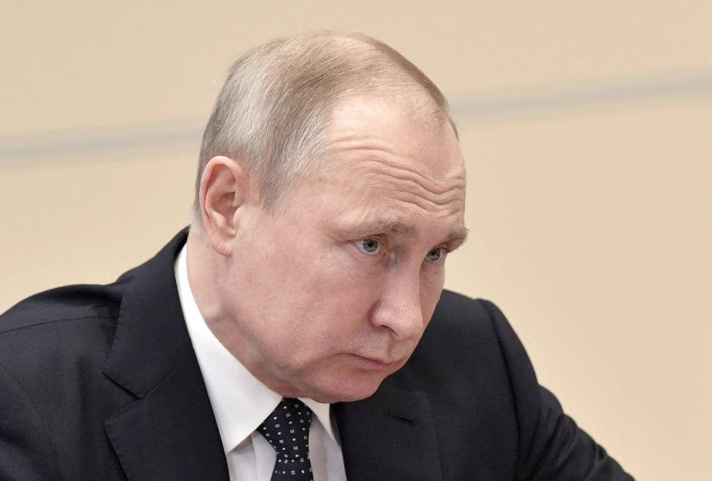 «Κατρακυλά» η δημοτικότητα του Πούτιν