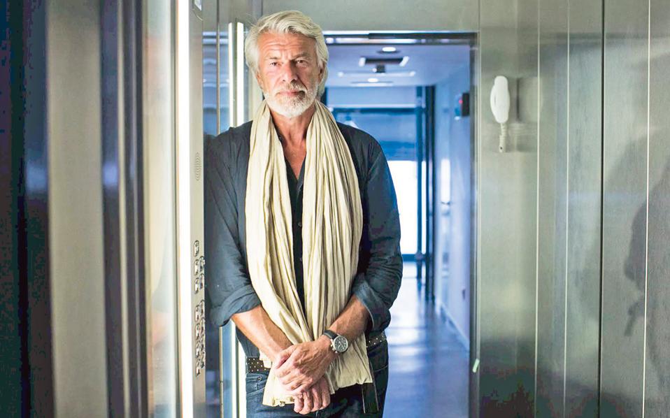 «Persona non grata» o Κρις Ντέρκον