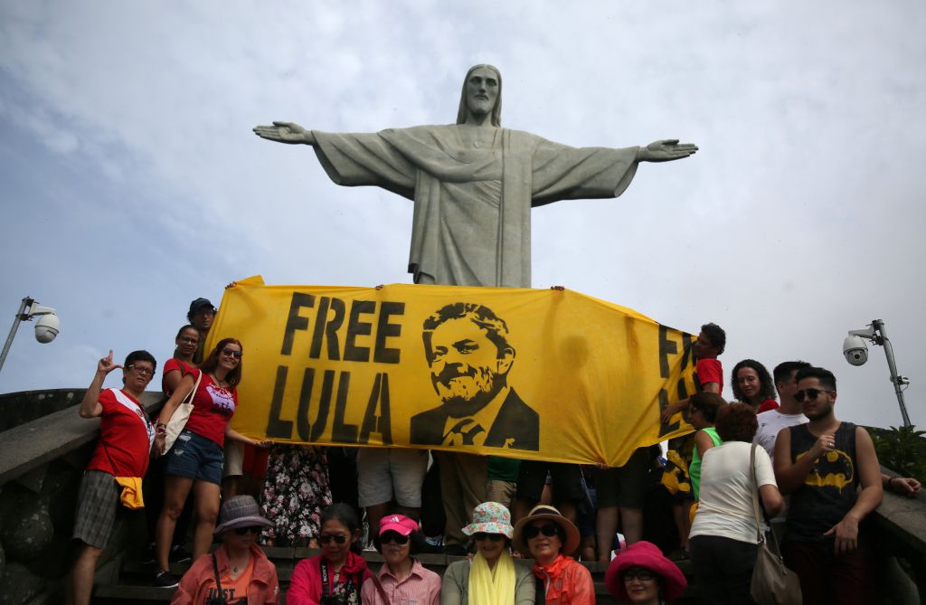 Βραζιλία: Φαβορί ο Λούλα ακόμα και μέσα από τη φυλακή