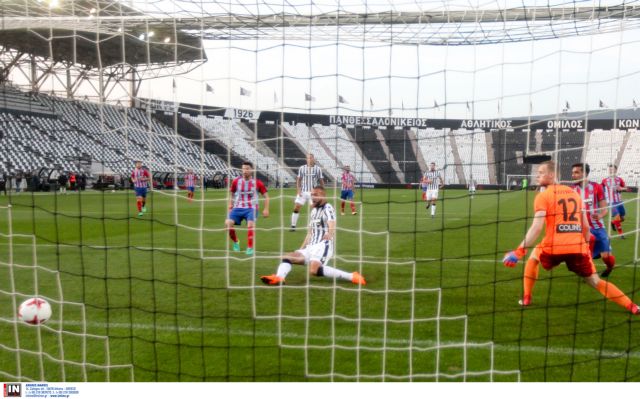 Περίπατος στην άδεια Τούμπα