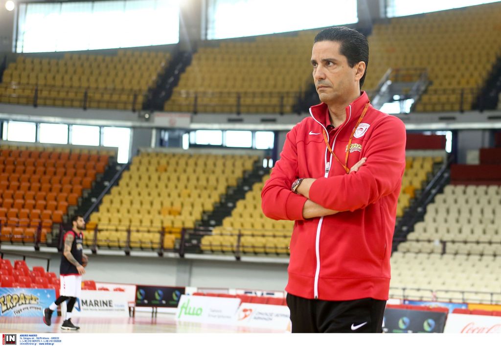 Σφαιρόπουλος: «Χρησιμοποιεί παλιά κόλπα για τους διαιτητές ο Σάρας»