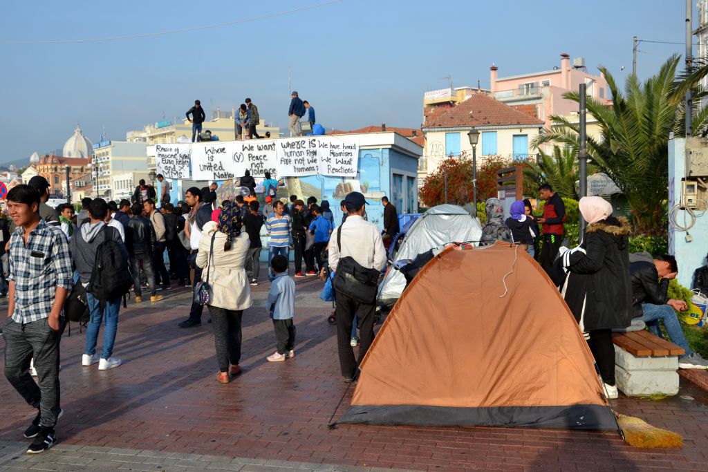 Μυτιλήνη: Συνεχίζεται η κατάληψη της πλατείας Σαπφούς