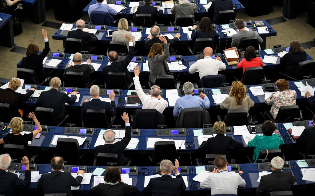 Tο Ευρωκοινοβούλιο ζητά την απελευθέρωση των δύο Ελλήνων