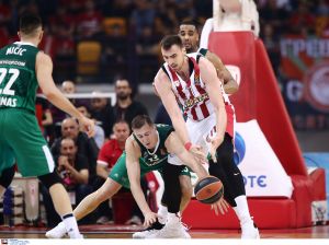 Xάνει όλη τη σειρά με Ζαλγκίρις ο Μιλουτίνοβ, ρήξη έσω μηνίσκου ο Μπόγρης