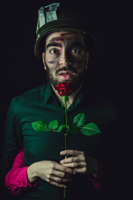 «Υπάρχει ενοχή για την έννοια του “ήρωα”»