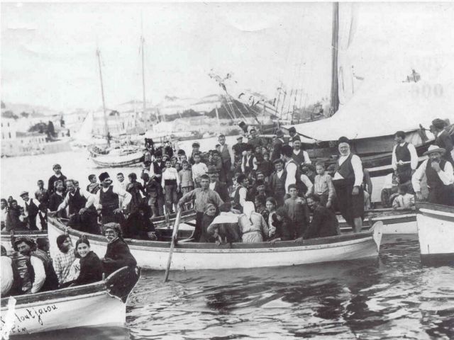 Περίπατος στην ιστορία του Πειραιά