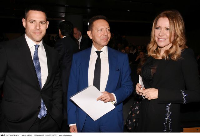 Απέναντι από τον Ιερό Βράχο