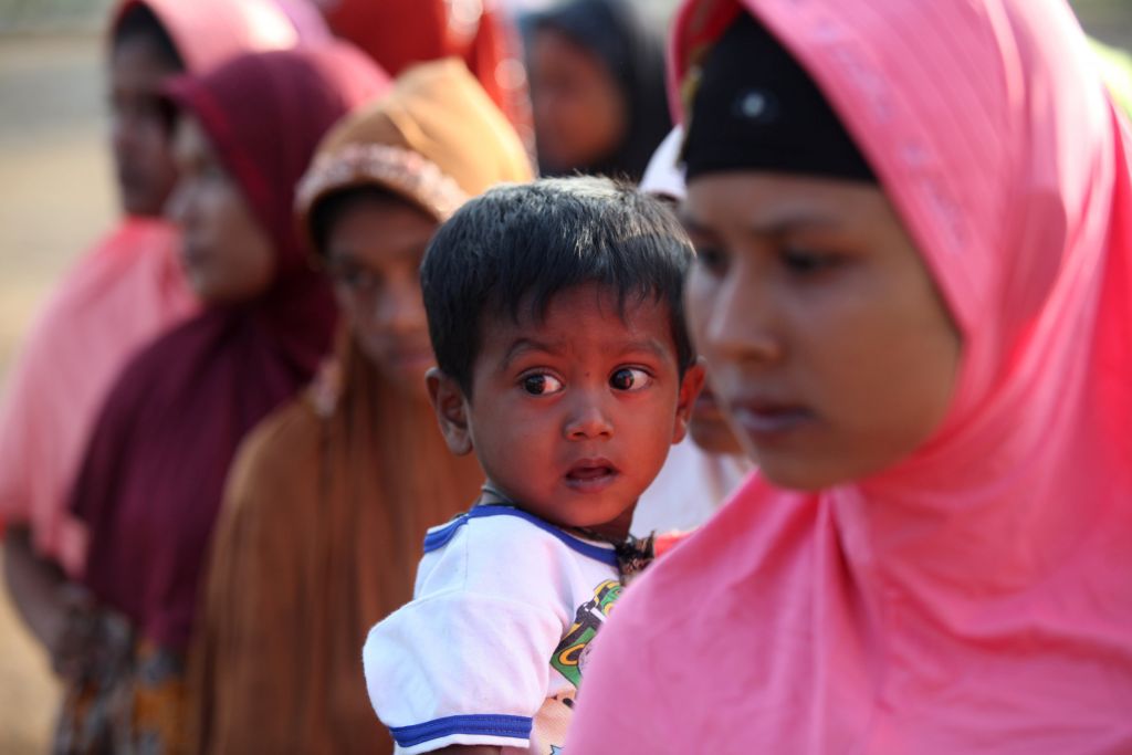 Μιανμάρ: Χιλίαδες οι άνθρωποι που εγκαταλείπουν τις εστίες τους