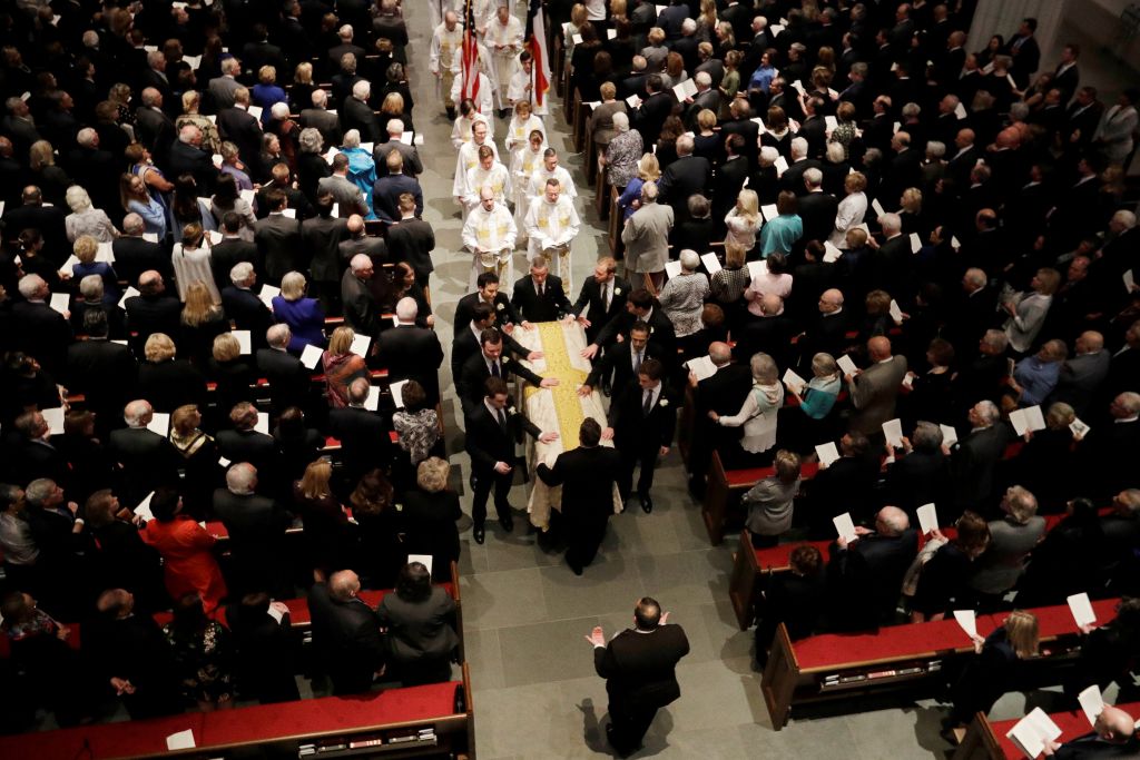 Συγκίνηση για το «τελευταίο αντίο» στην Μπάρμπαρα Μπους