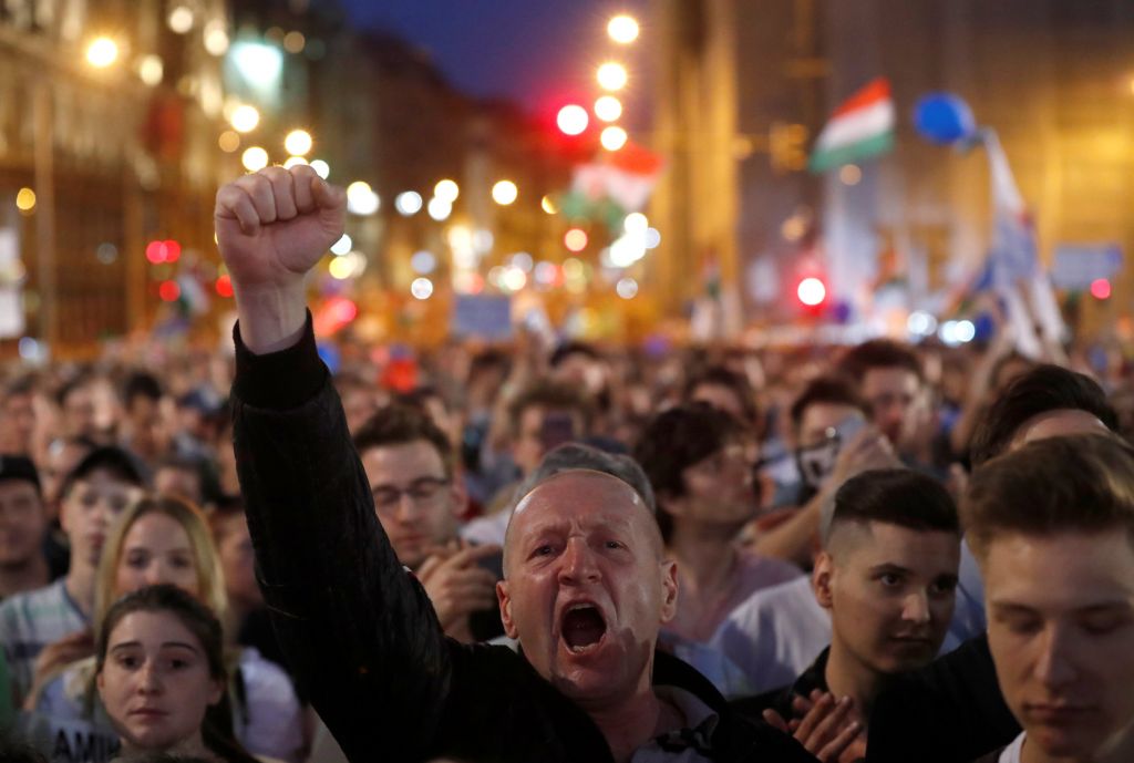 Χιλιάδες Ούγγροι στους δρόμους κατά Ορμπαν και της επιρροής του στα ΜΜΕ