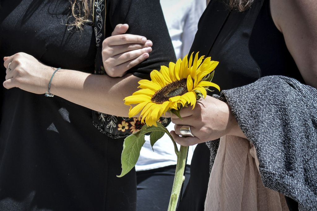 Συγκινητικές στιγμές στην κηδεία του Αλέξανδρου Σταματιάδη