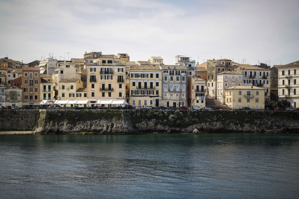 Κέρκυρα: Σκοτώθηκε από το πιστόλι που πυροβολούσε στο αέρα η 56χρονη σε γλέντι βάπτισης