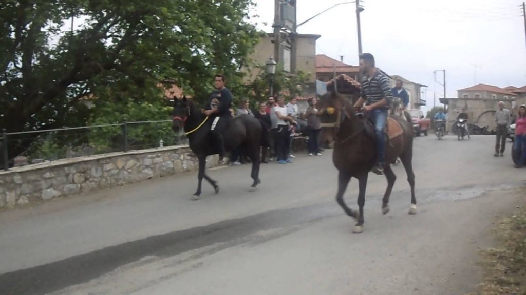 Ναύπλιο: Λιτανεία της εικόνας του Αγίου Γεωργίου με άλογα