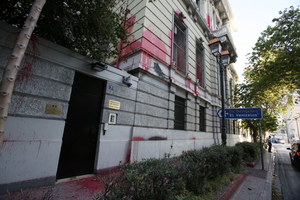 ΥΠΕΞ κατά Ρουβίκωνα για την επίθεση στην Γαλλική πρεσβεία