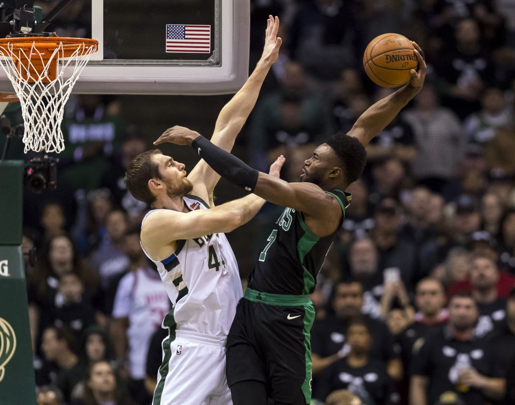 Νικητήριο καλάθι ο  Αντετοκούνμπο και οι Μπακς  ισοφάρισαν τους Σέλτικς (2-2)