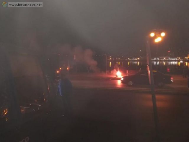 Πεδίο μάχης η Μυτιλήνη: Νύχτα συγκρούσεων με πρόσφυγες κι αστυνομία (βίντεο)