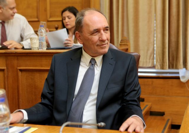 Ο Σταθάκης για απολύσεις στις μονάδες της ΔΕΗ