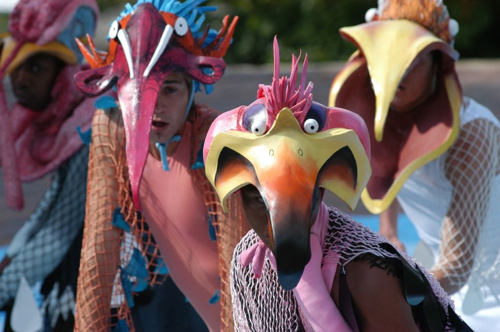 Οι «Ορνιθες» του Αριστοφάνη πετάνε μέχρι το Πεκίνο