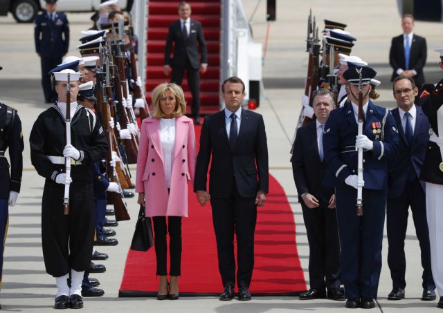 «Αυτοκρατορική» υποδοχή Μακρόν από τον Τραμπ