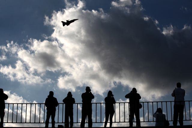 Το υψηλό κόστος, αγκάθι για τα F-16