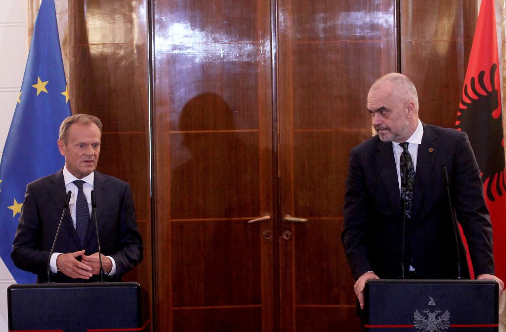 Τουσκ: Αγώνας δρόμου μετ’ εμποδίων η ένταξη της Αλβανίας στην ΕΕ