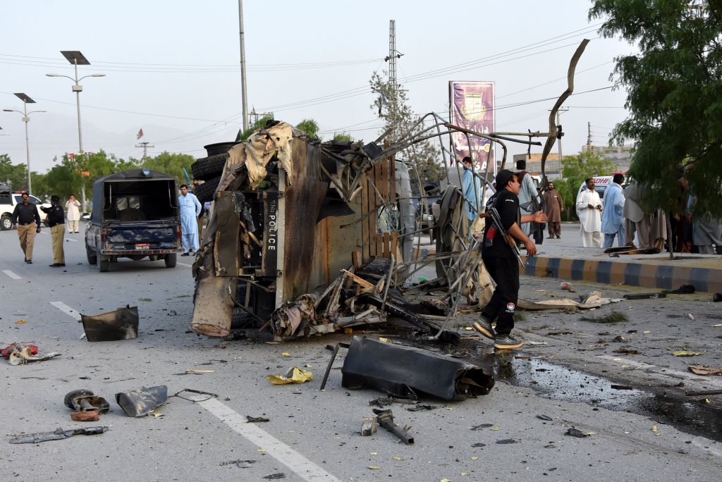 Τριπλή βομβιστική επίθεση στο Πακιστάν – Εξι νεκροί αστυνομικοί