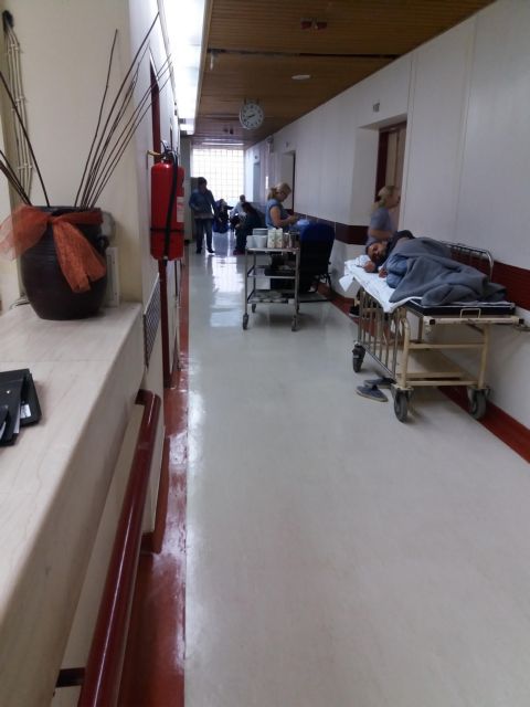 Πεθαίνοντας στα ράντζα – Εικόνες ντροπής στα ελληνικά νοσοκομεία
