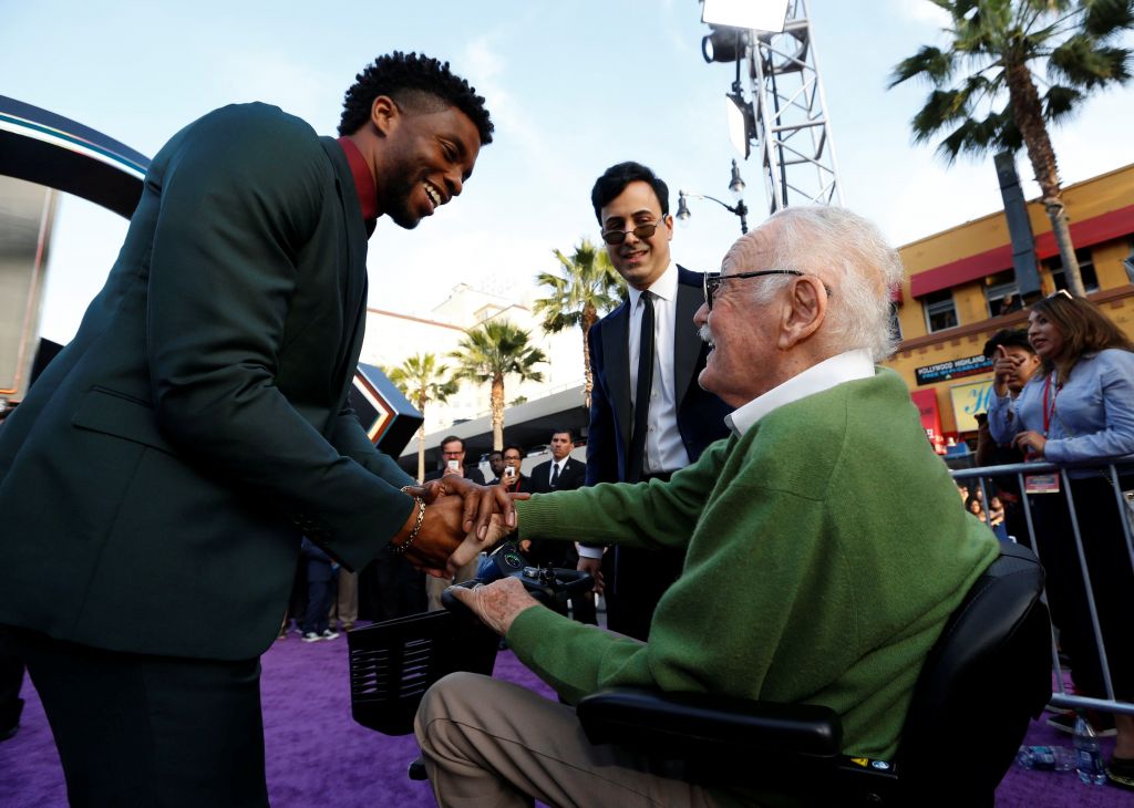 Mασέζ κατηγορεί για παρενόχληση τον 95χρονο δημιουργό του Σπάιντερμαν