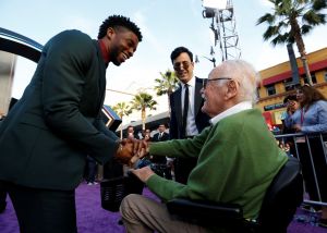 Mασέζ κατηγορεί για παρενόχληση τον 95χρονο δημιουργό του Σπάιντερμαν