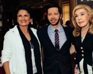 Γιατί τόσοι γνωστοί στην πτήση για Βερολίνο;