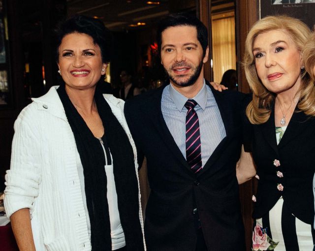 Γιατί τόσοι γνωστοί στην πτήση για Βερολίνο;