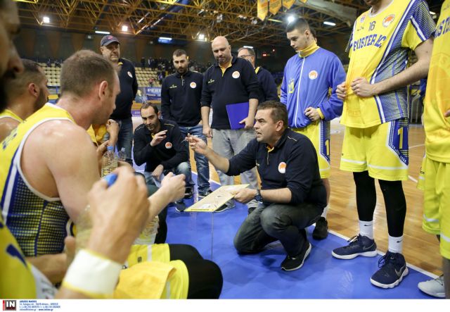 Στέλνει ένα Περιστέρι στην απάνω γειτονιά!