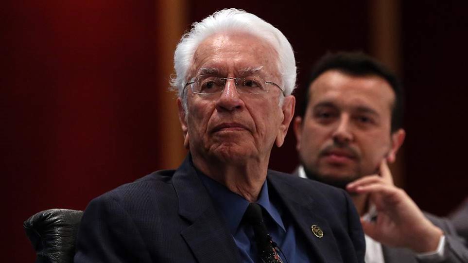 Χαμένοι στο… διάστημα: Σοβαρές καταγγελίες κατά Παππά για οικονομικό σκάνδαλο