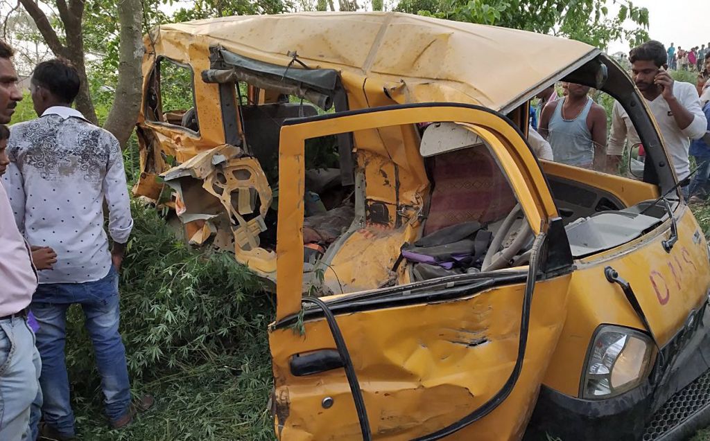Ινδία: Δεκατρία παιδιά νεκρά από σύγκρουση τρένου με λεωφορείο