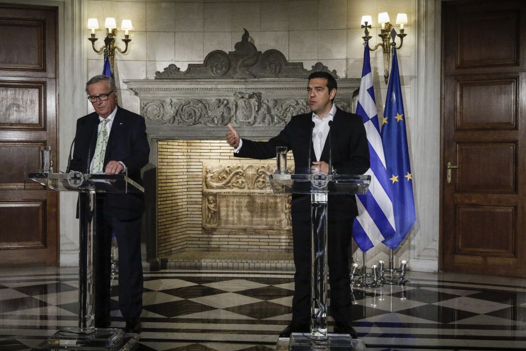 Γιούνκερ: Η έξοδος της Ελλάδας από τα μνημόνια να είναι σαφής