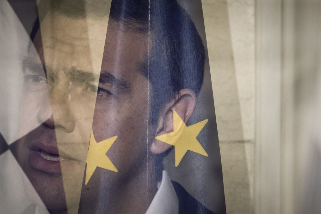 Μαξίμου κατά Μητσοτάκη: «Δικαιολογημένα τα νεύρα του»