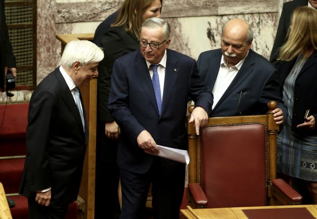 Πίσω από τις κάμερες