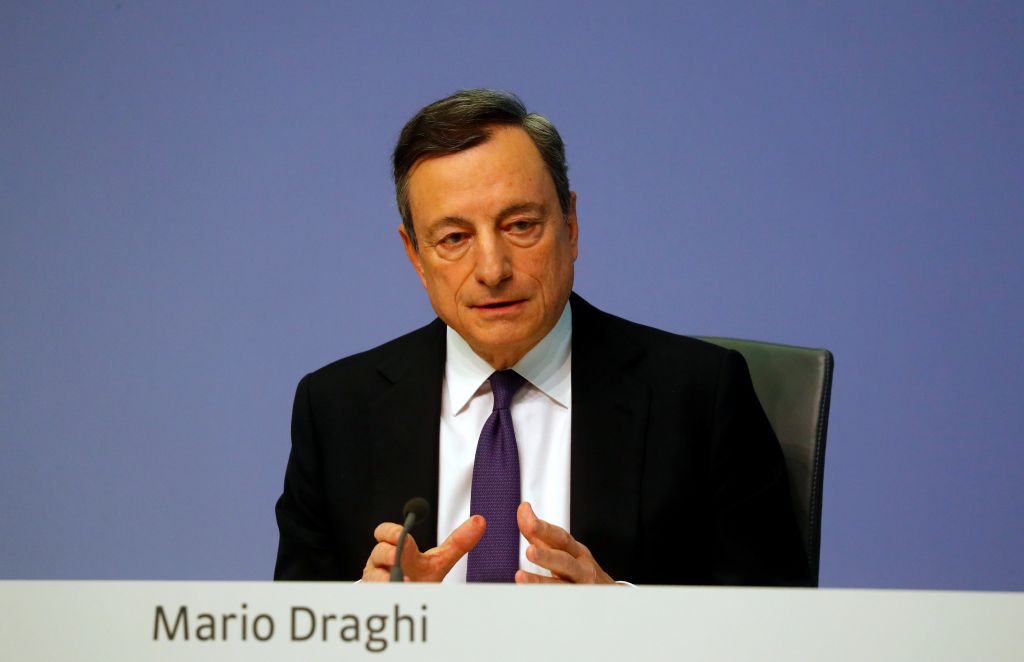 Σημάδια κάμψης στην ανάπτυξη της ευρωζώνης διαπιστώνει ο Ντράγκι