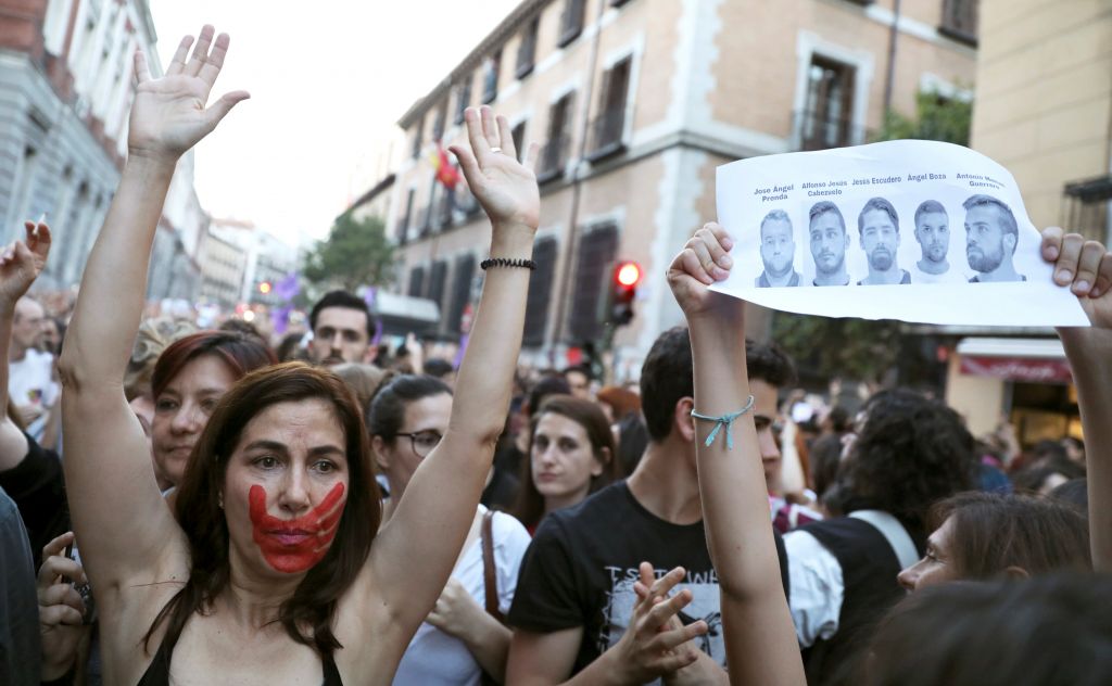 Σαλος στη Ισπανία από αθώωση πέντε ανδρών για τον ομαδικό βιασμό έφηβης
