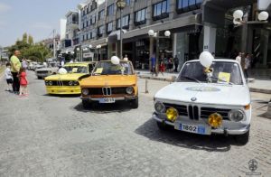 Γλυφάδα: Πρωτομαγιά με οχήματα εποχής