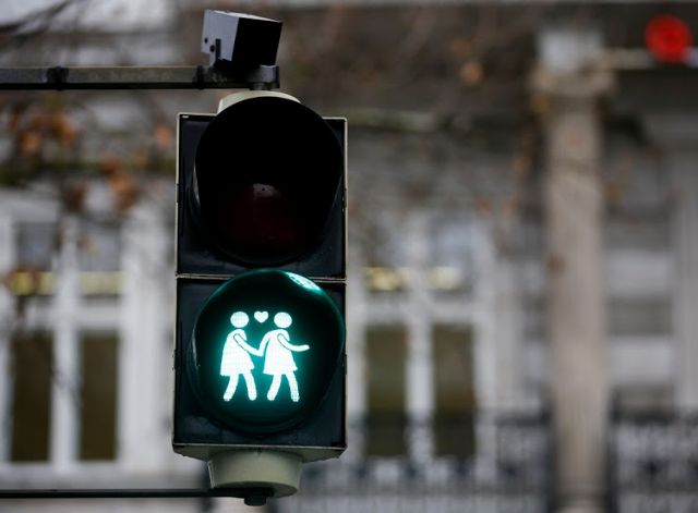 Ρώμη: Ενέγραψαν στα μητρώα κοριτσάκι ομοφυλόφιλων γονέων