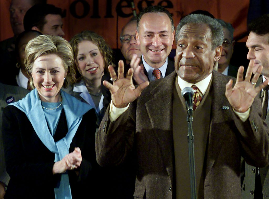 Με βραχιολάκι και σε κατ’ οίκον περιορισμό ο Μπιλ Κόσμπι