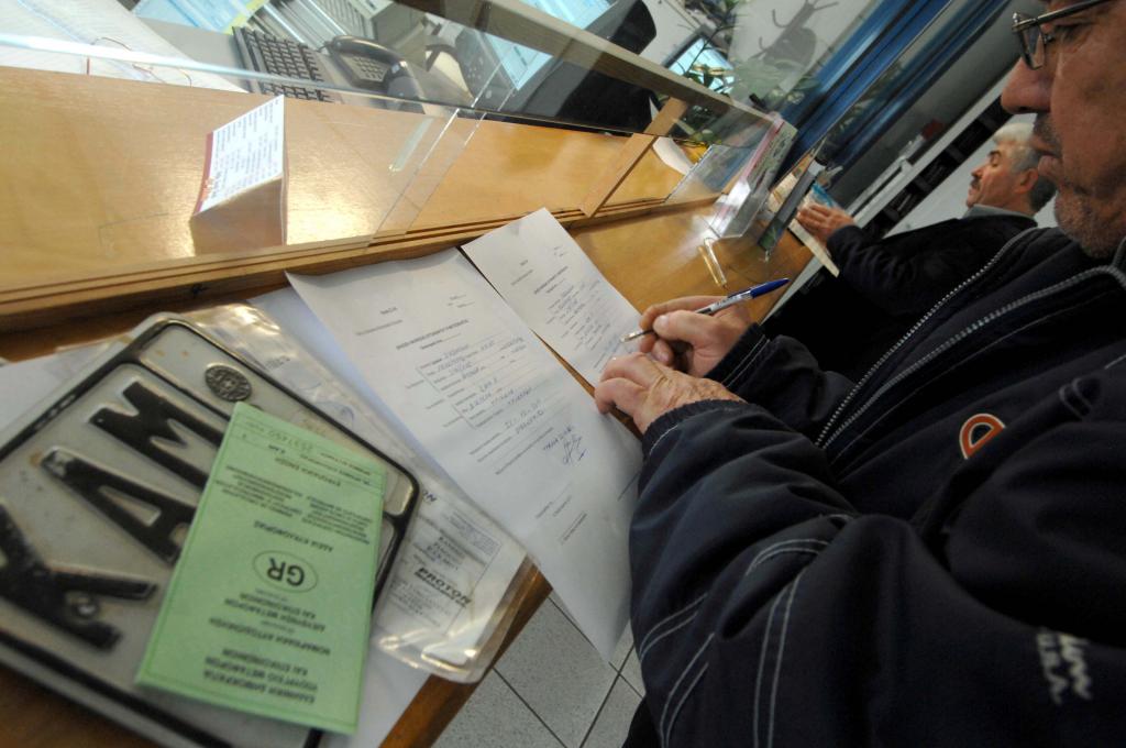 Επιστρέφονται πινακίδες και άδειες οδήγησης