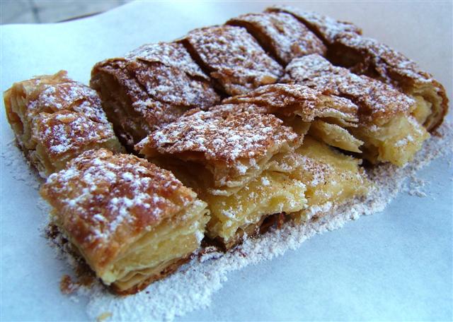 Μπουγάτσα: Το «φαγητό των φτωχών» γίνεται από τα πιο δημοφιλή εδέσματα