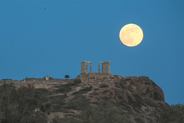 Κάτω από το φως του τυριού