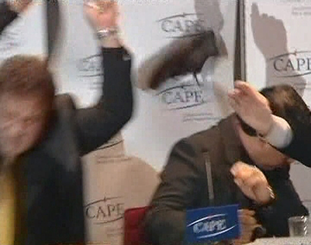 Ο Ιρακινός που είχε πετάξει τα παπούτσια του στον Μπους υποψήφιος βουλευτής